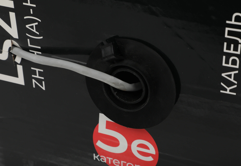 Hyperline UUTP4R-C5E-S24-IN-LSZH-GY-305 (305 м) Кабель витая пара Hyperline UUTP4R-C5E-S24-IN-LSZH-GY-305 (305 м) Кабель витая пара